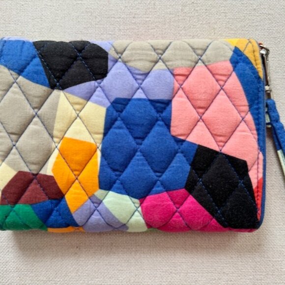 Genuine Vera Bradley POP ART Geometric Your Turn Lock Smartphone Wristlet Wallet - Picture 2 of 3